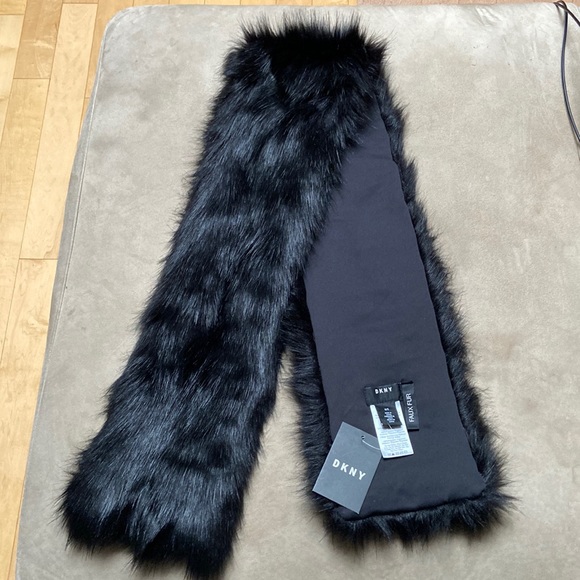 NWT DKNY Faux Fur Black Winter Scarf - Picture 2 of 3